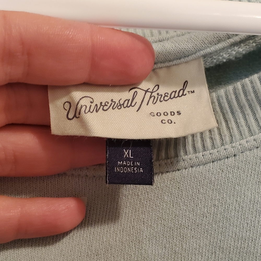 Universal Thread long sleeve - Picture 3 of 3